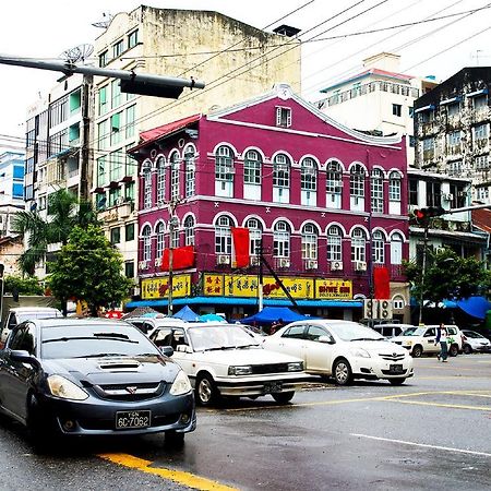 The Sat Yangon Pansiyon Dış mekan fotoğraf