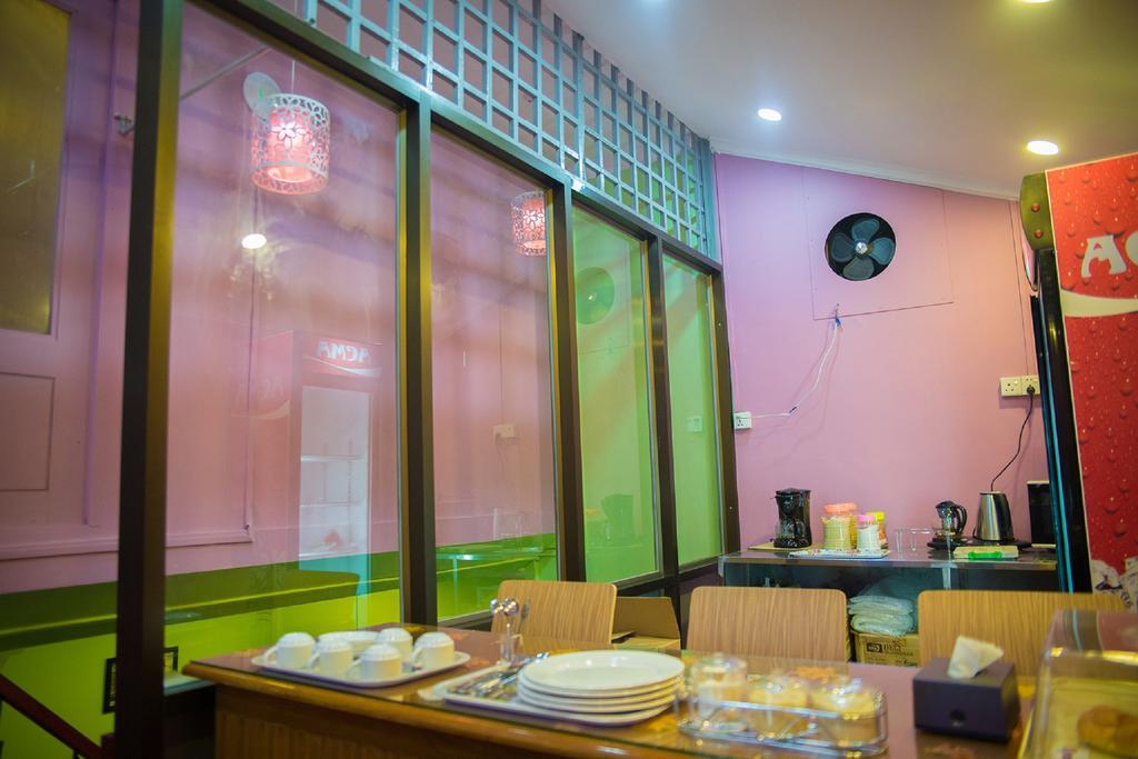 The Sat Yangon Pansiyon Dış mekan fotoğraf