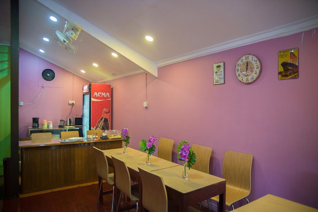 The Sat Yangon Pansiyon Dış mekan fotoğraf