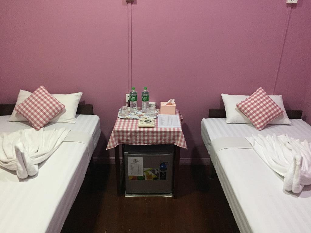 The Sat Yangon Pansiyon Dış mekan fotoğraf