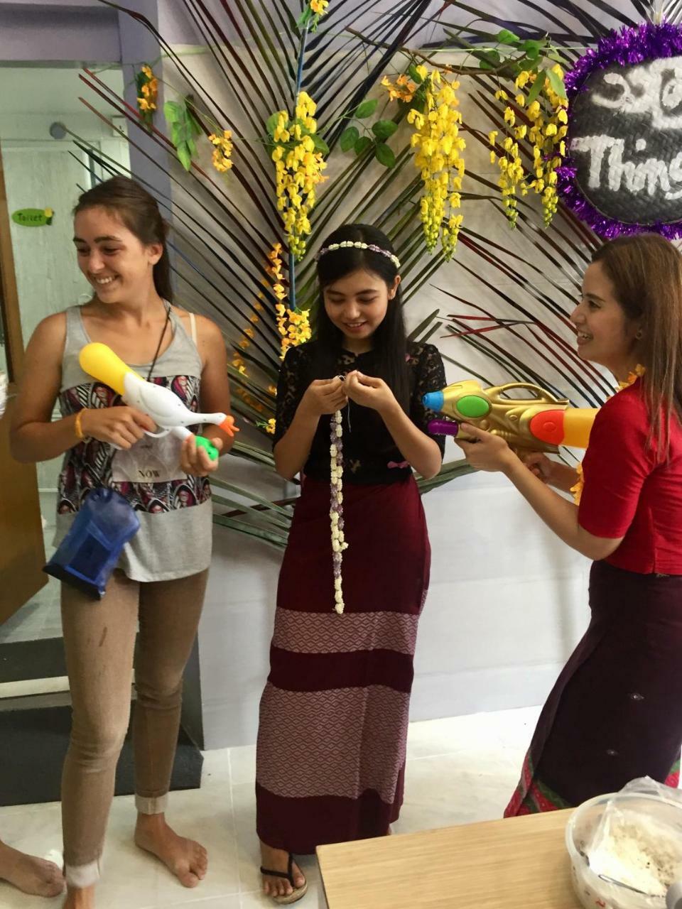The Sat Yangon Pansiyon Dış mekan fotoğraf