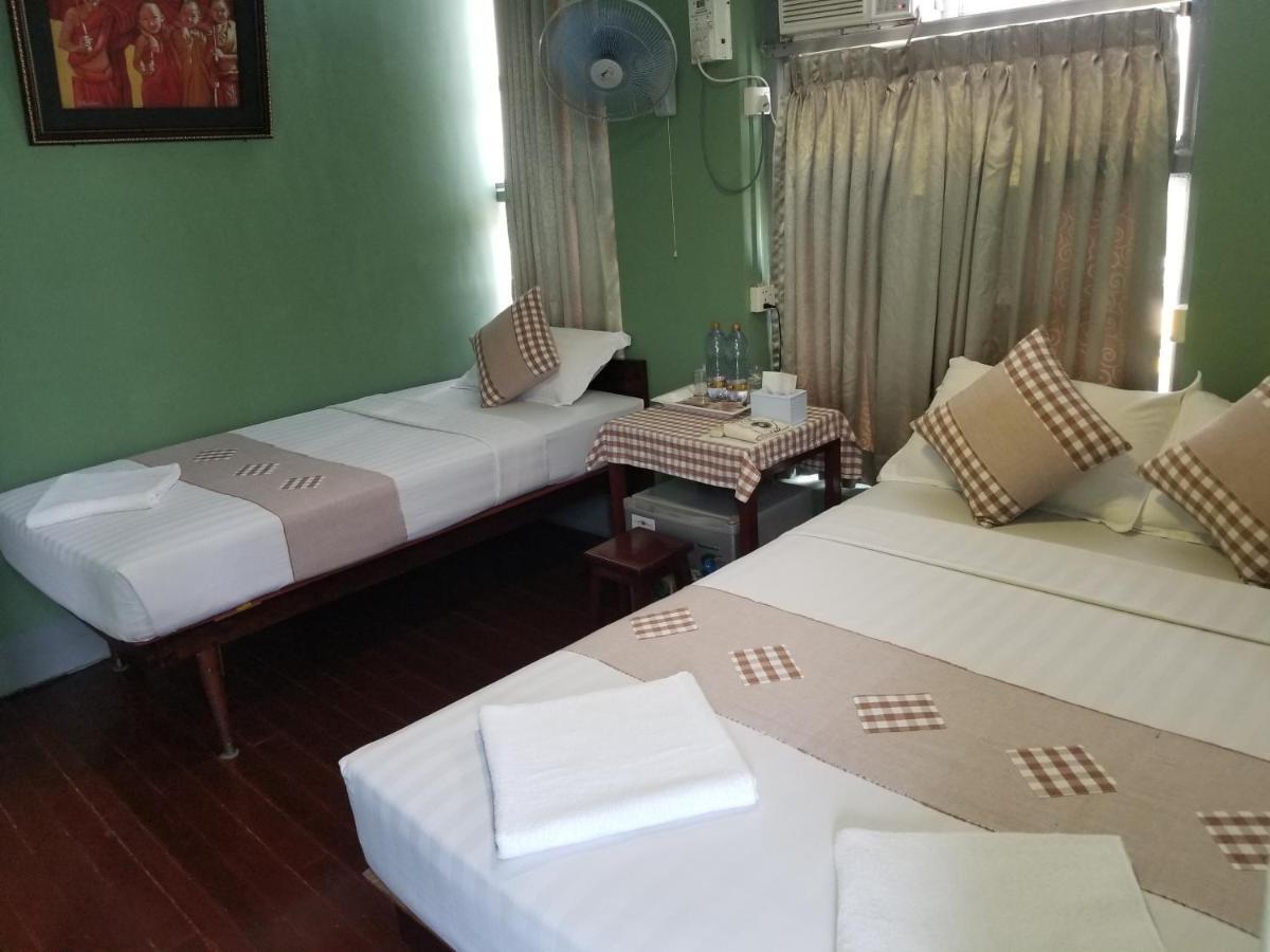 The Sat Yangon Pansiyon Dış mekan fotoğraf