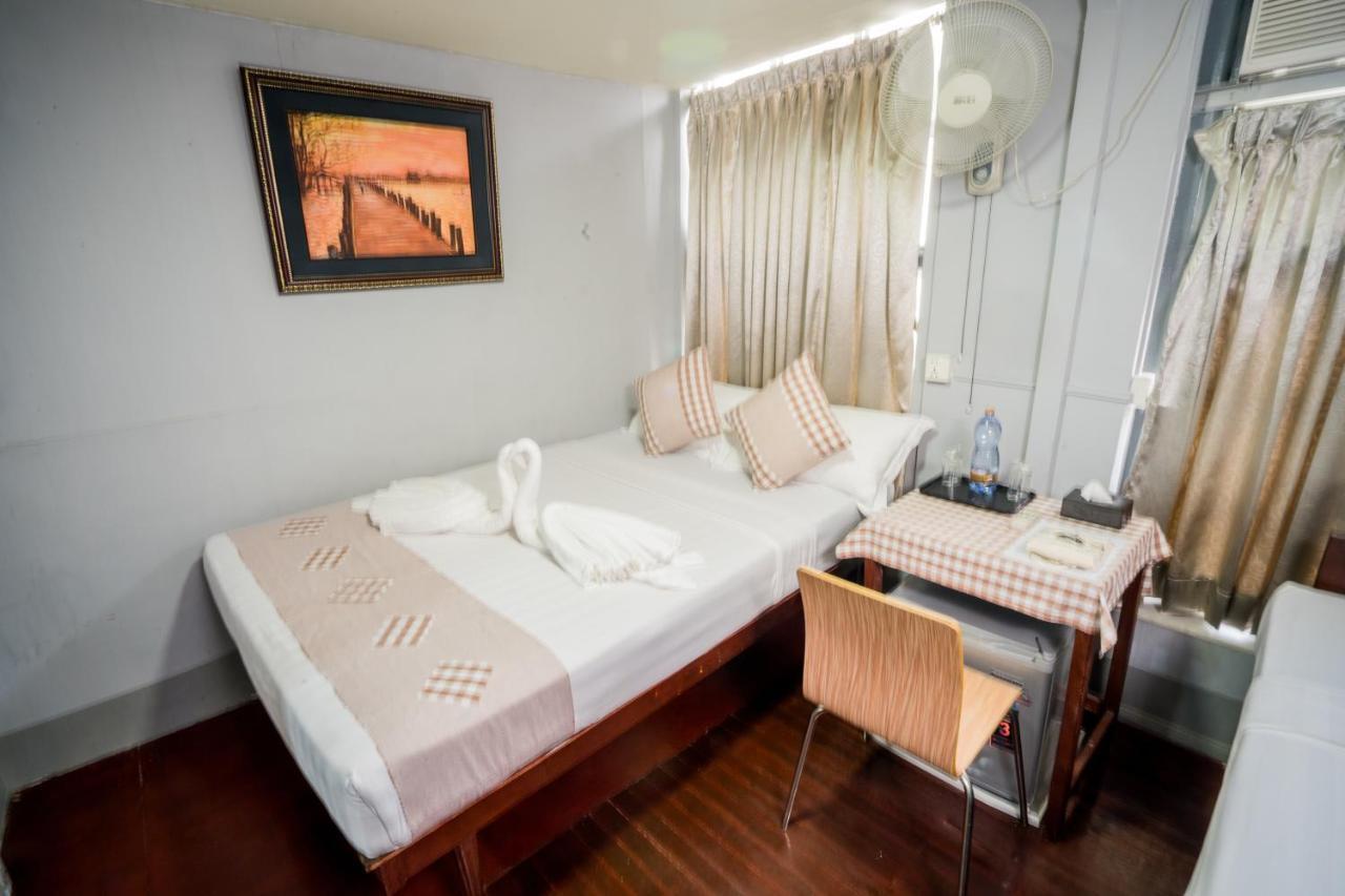The Sat Yangon Pansiyon Dış mekan fotoğraf