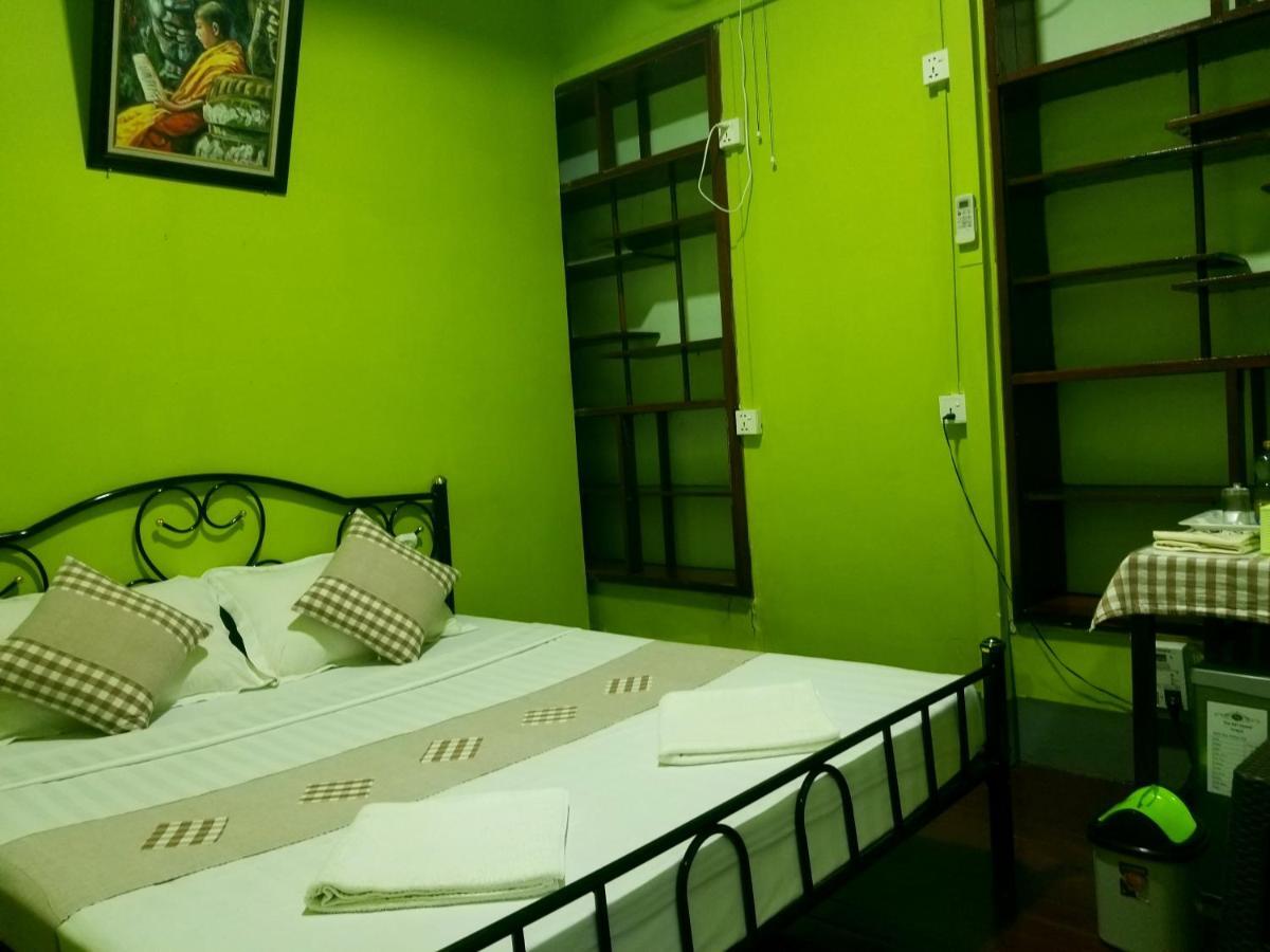 The Sat Yangon Pansiyon Dış mekan fotoğraf