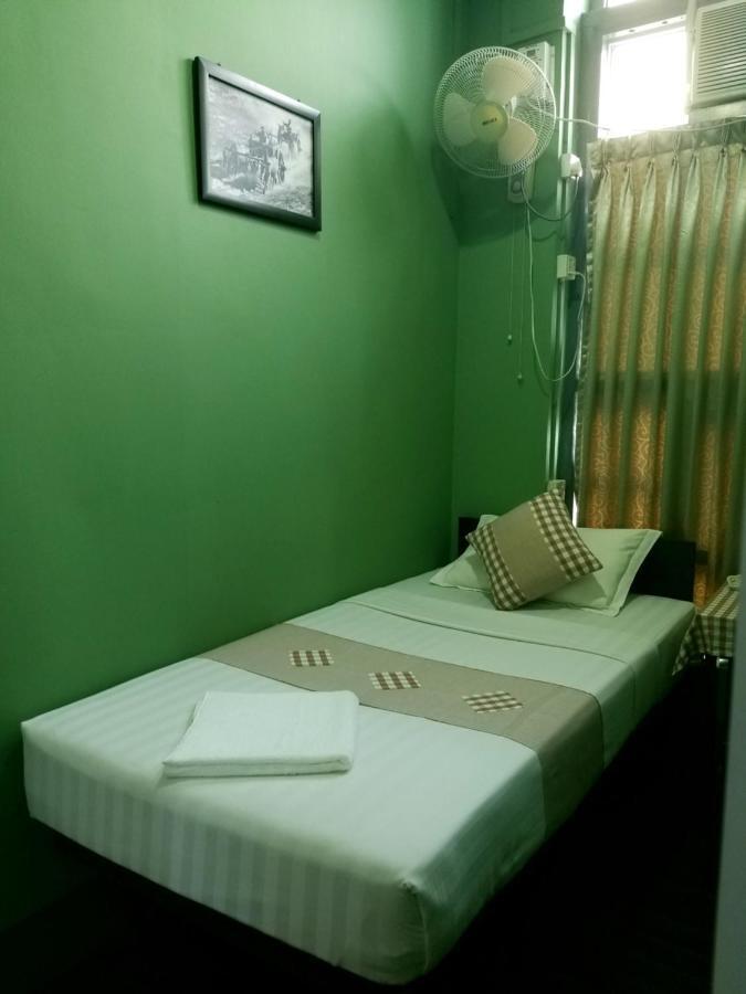 The Sat Yangon Pansiyon Dış mekan fotoğraf