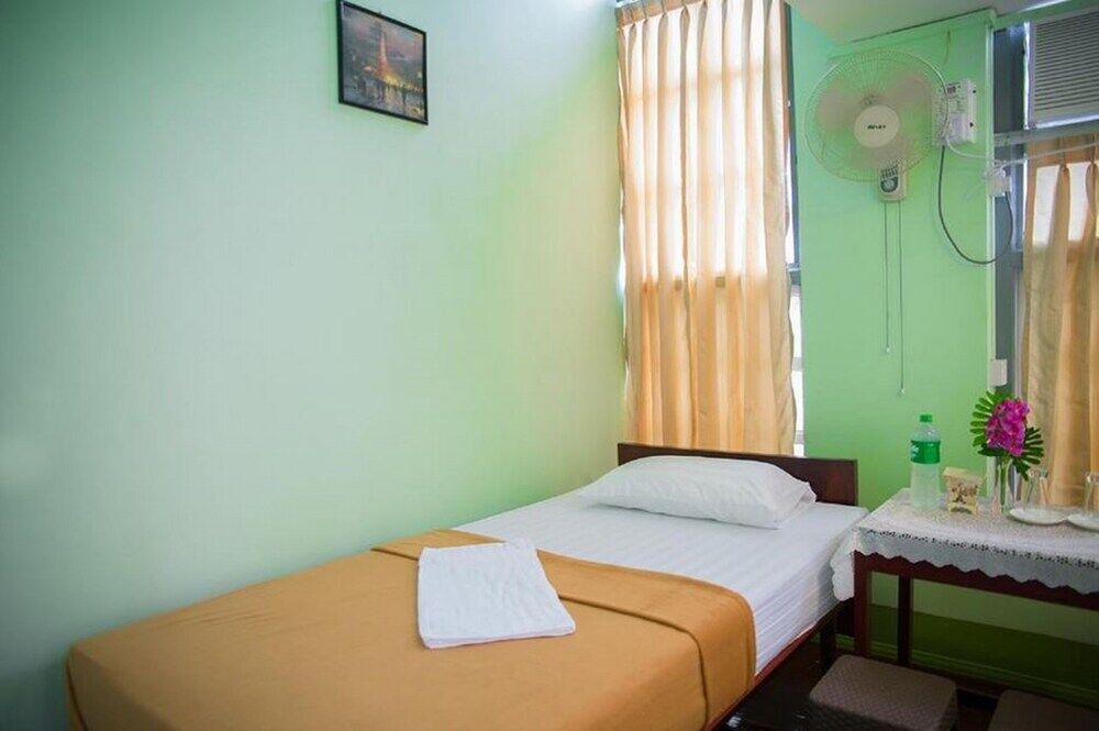 The Sat Yangon Pansiyon Dış mekan fotoğraf